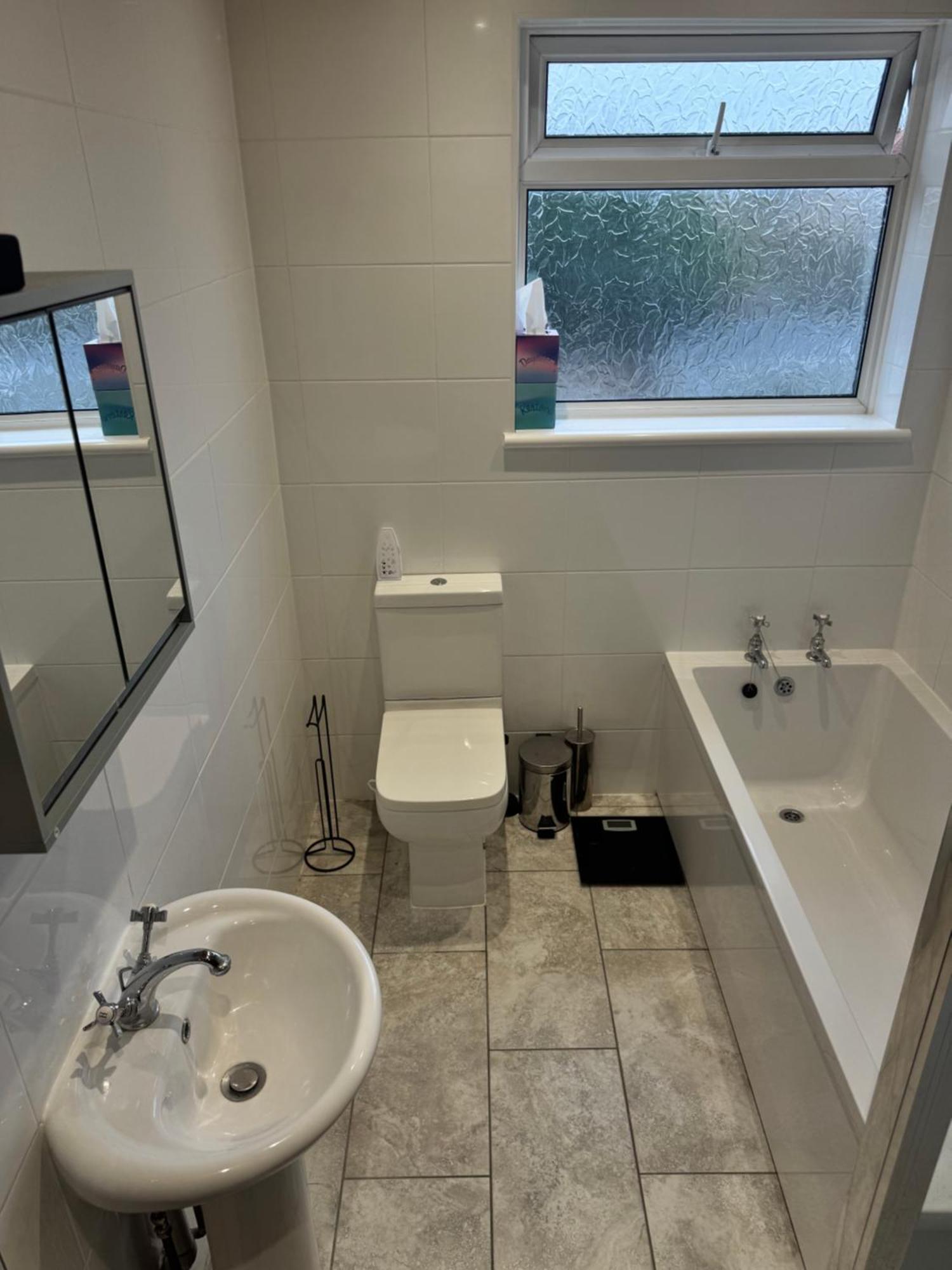 Jxb Homes - Lovely And Spacious Rooms Cliftonville ภายนอก รูปภาพ