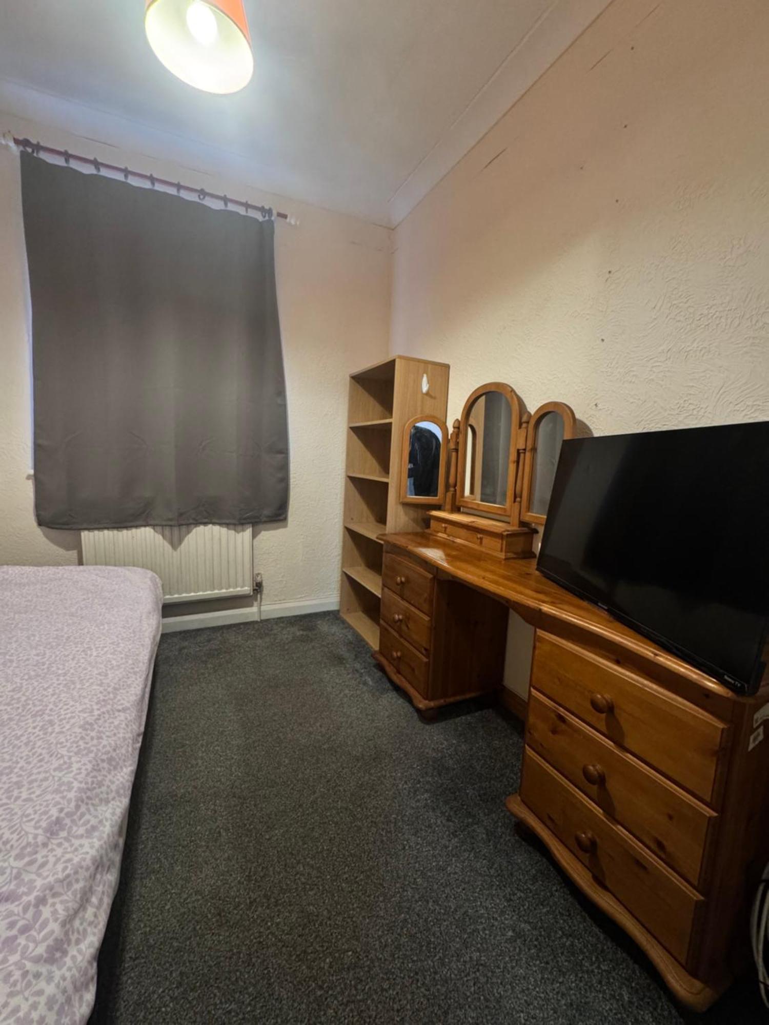 Jxb Homes - Lovely And Spacious Rooms Cliftonville ภายนอก รูปภาพ
