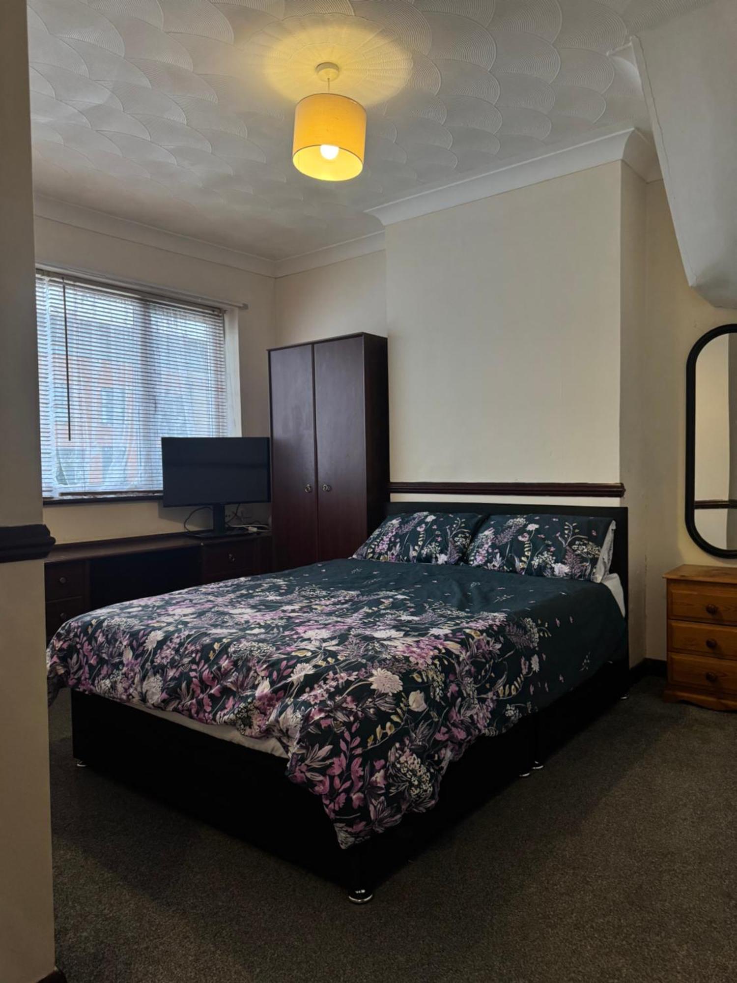 Jxb Homes - Lovely And Spacious Rooms Cliftonville ภายนอก รูปภาพ